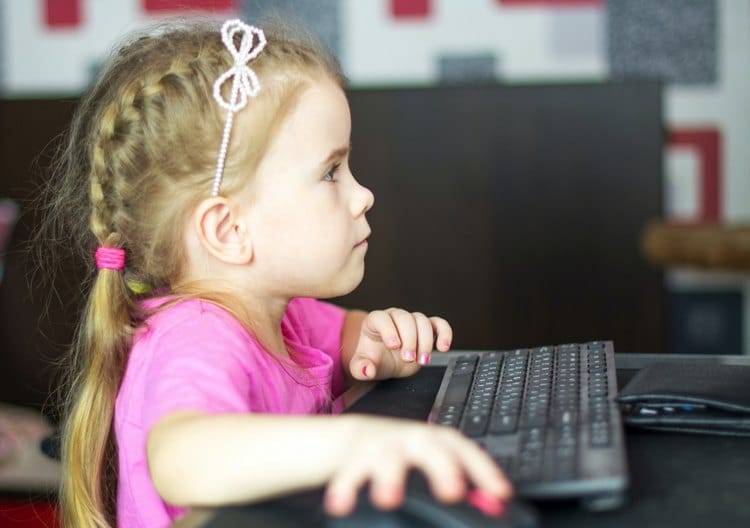 Jak ochronić dziecko w Internecie? 7 sprawdzonych porad dla rodziców Jak ochronić dziecko w Internecie