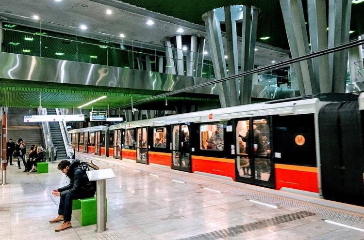 Blisko miliard pasażerów podróżowało w 2023 roku pojazdami WTP Warszawskie metro