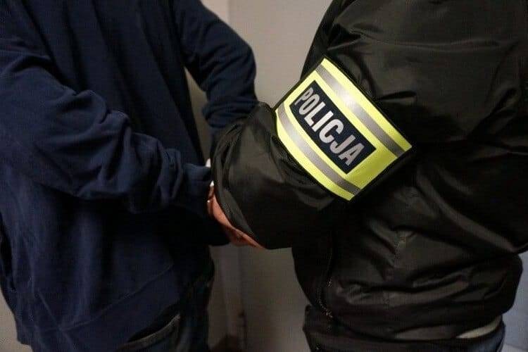 Policjanci zatrzymali 48-latka podejrzanego o zabójstwo starszej kobiety w Warszawie zatrzymanie warszawa, policja