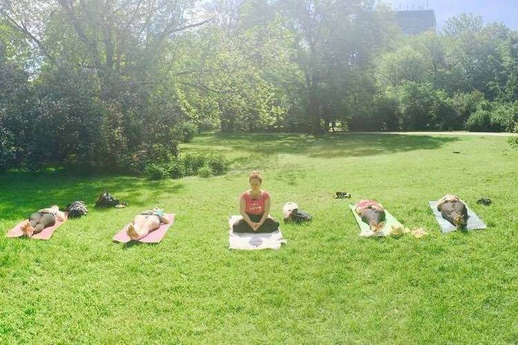 joga w parku krasińskich