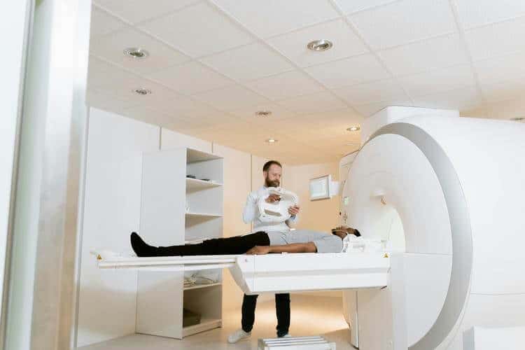 Rezonans magnetyczny – precyzyjna diagnostyka bez kompromisów rezonansmagnetyczny-precyzyjna diagnostyka