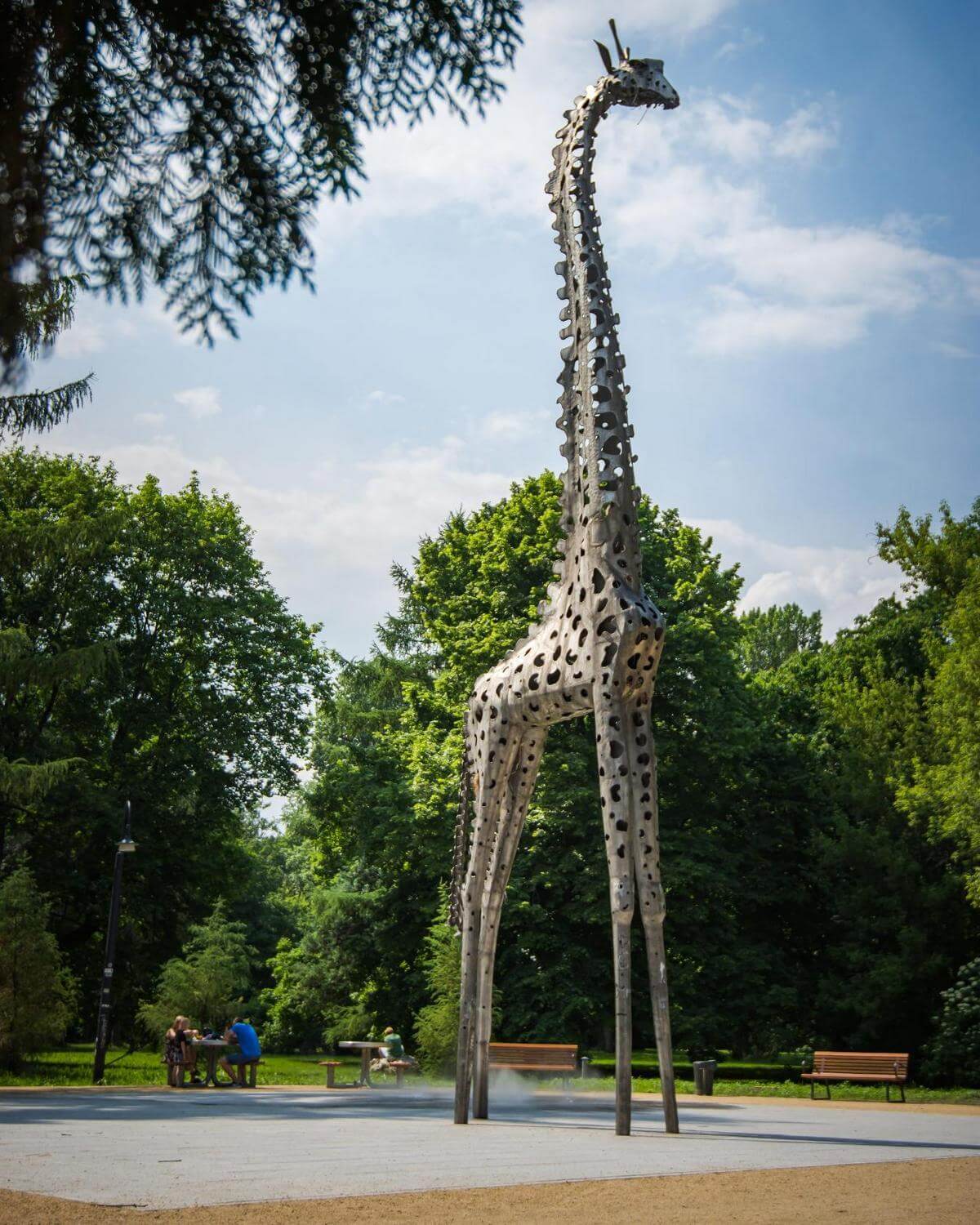 Park Praski w Warszawie - rzeźba żyrafy