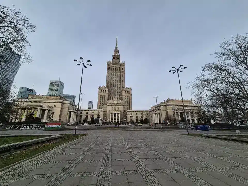 Kolos w środku miasta. Wokół Pałacu Kultury i Nauki – spacer z przewodnikiem darmowe wydarzenia warszawa - spacer z przewodnikiem