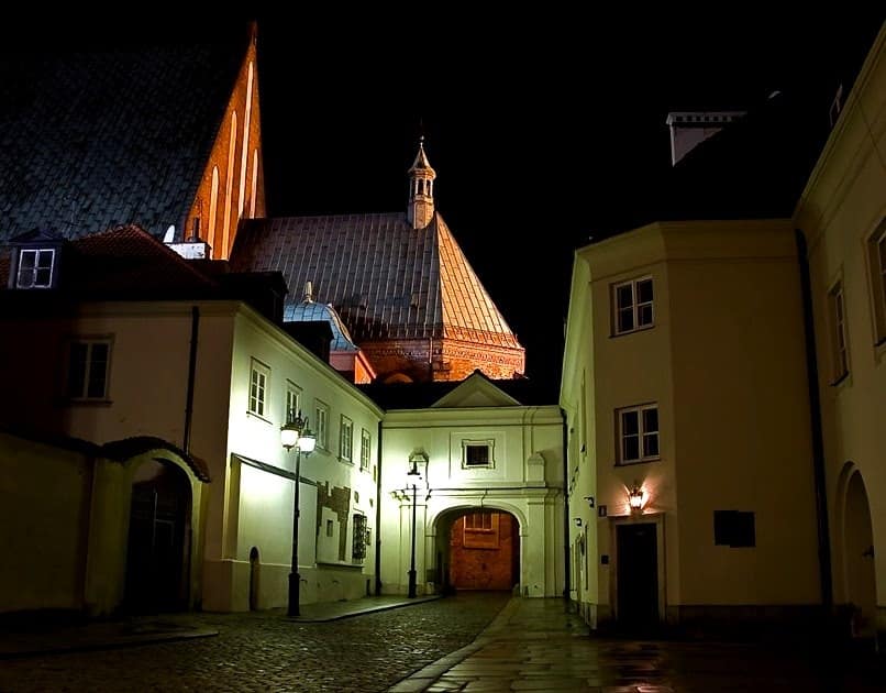 Tajemnice Starego Miasta w blasku świątecznej iluminacji wydarzenia warszawa spacer z przewodnikiem