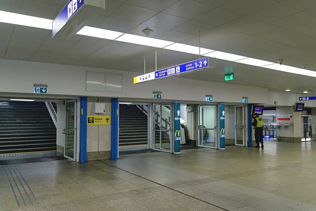 Dworzec Warszawa Centralna, podziemia, wejście na perony