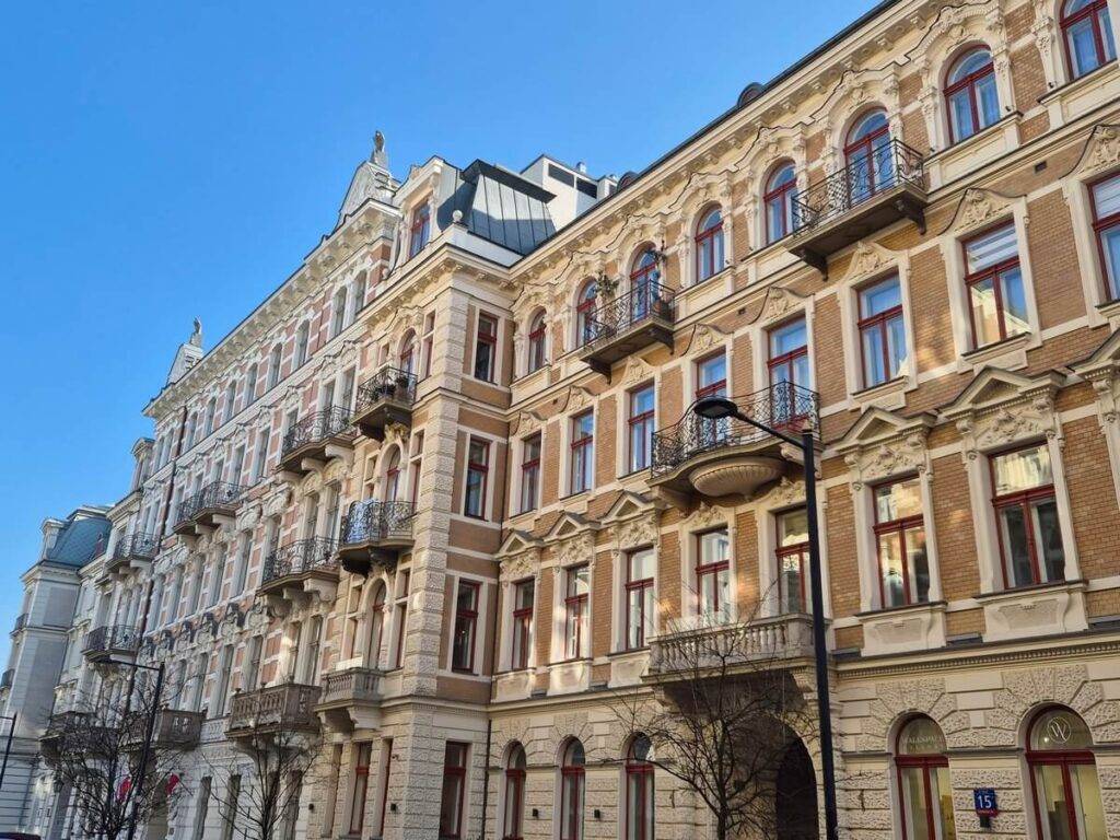 Spacer z przewodnikiem: Foksal-czar dawnej Warszawy. Z wejściem do pałacu Zamoyskich i starych wnętrz kamienicy Spacer z przewodnikiem Warszawa - Foksal