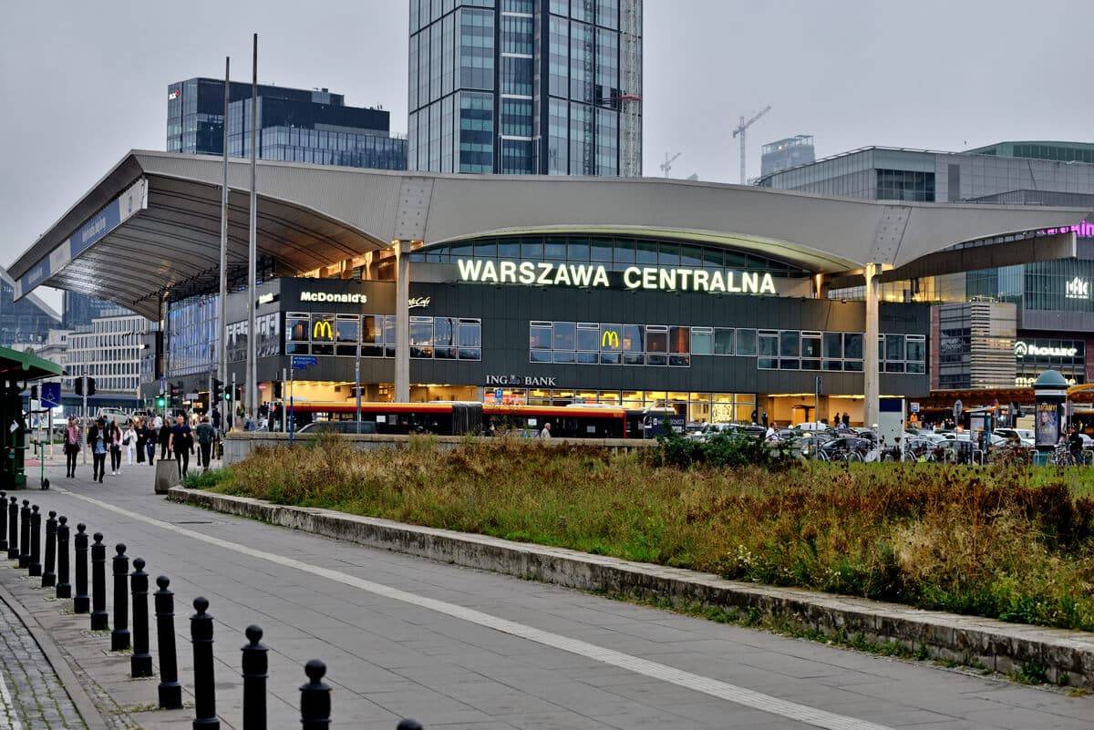 Warszawa Centralna, dworzec położony przy Alejach Jerozolimskich
