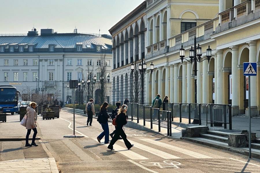 Rozpoczął się kolejny etap zazieleniania placu Bankowego plac Bankowy - Warszawa