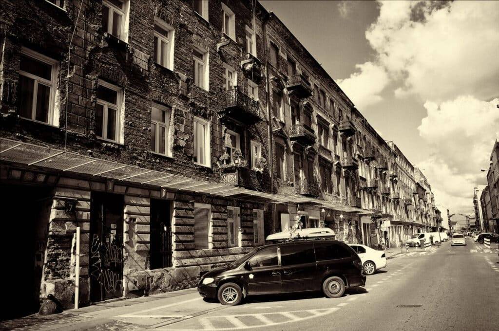 Najbardziej niebezpieczne dzielnice Warszawy? Ranking 2025 Najbardziej niebezpieczne dzielnice Warszawy - Ranking 2025 - Warszawa Praga-Północ