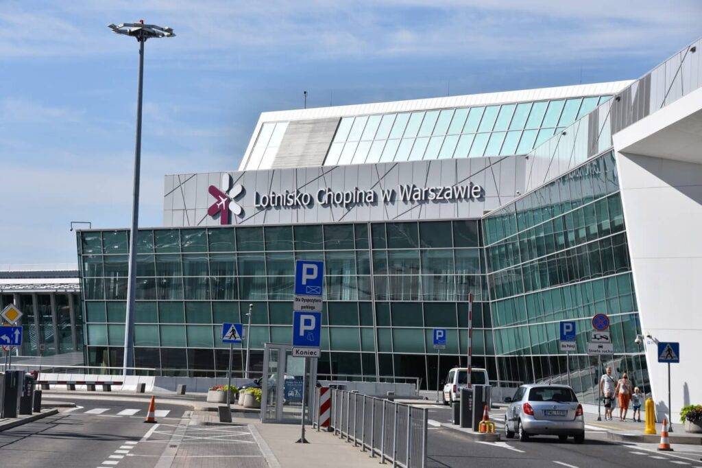 Jak dojechać z lotniska Chopina do centrum Warszawy? Sprawdź Jak dojechać z lotniska Chopina do centrum Warszawy - przewodnik