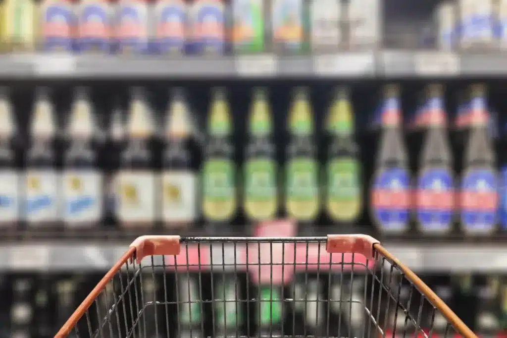 Zakaz nocnej sprzedaży alkoholu w dwóch dzielnicach Warszawy Zakaz nocnej sprzedaży alkoholu w Warszawie - wiadomości Warszawa