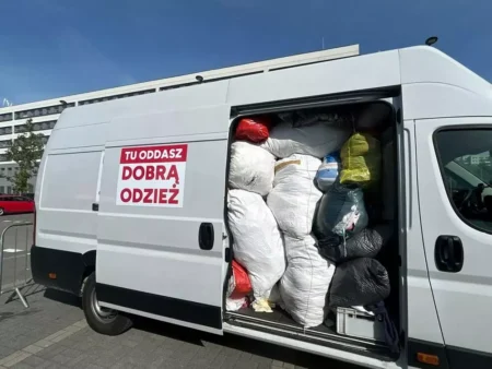 Weekendowe zbiórki odzieży wracają do warszawskich dzielnic Zbiórki odzieży w Warszawie 2026 – oddaj tekstylia w dzielnicy