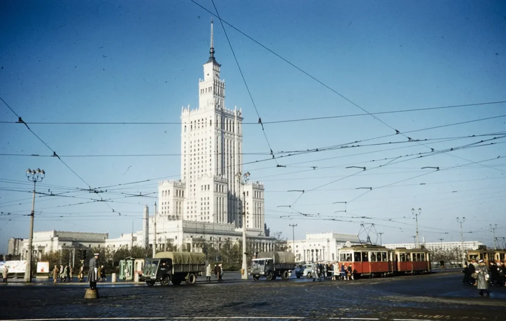 Warszawa śladami PRL-u – historyczny widok Pałacu Kultury i Nauki